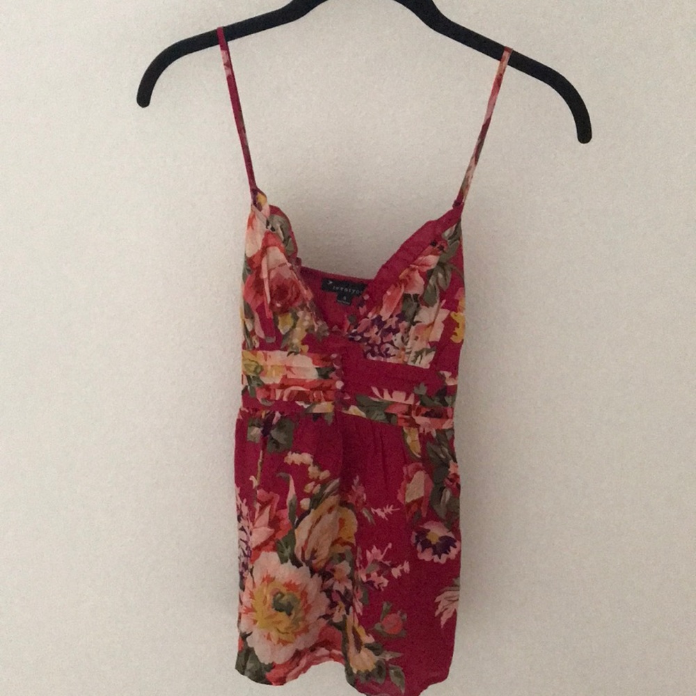 DRESSY TOP